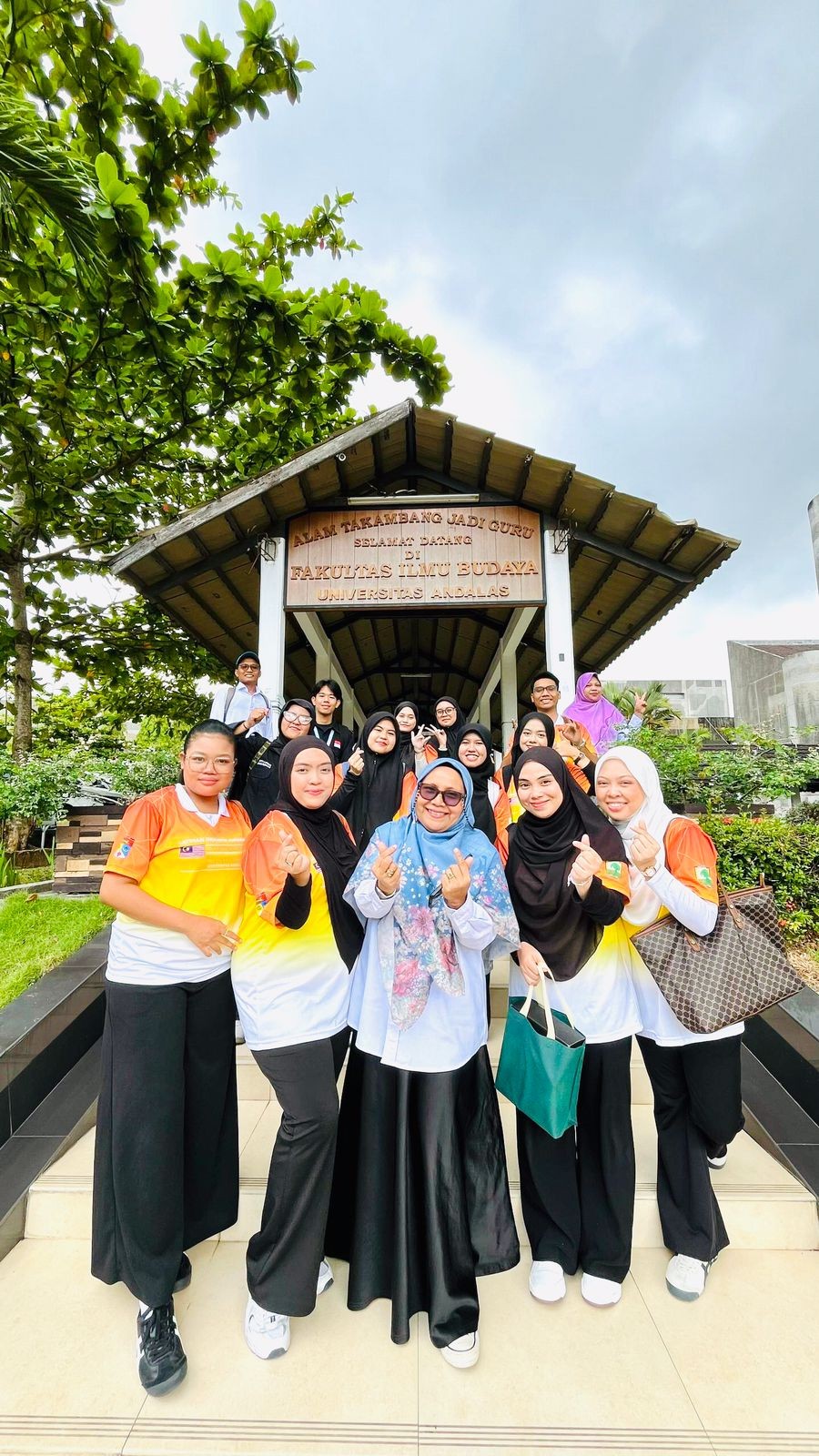 Sepuluh Mahasiswa FSSK UKM Malaysia Berkegiatan di  FIB Unand