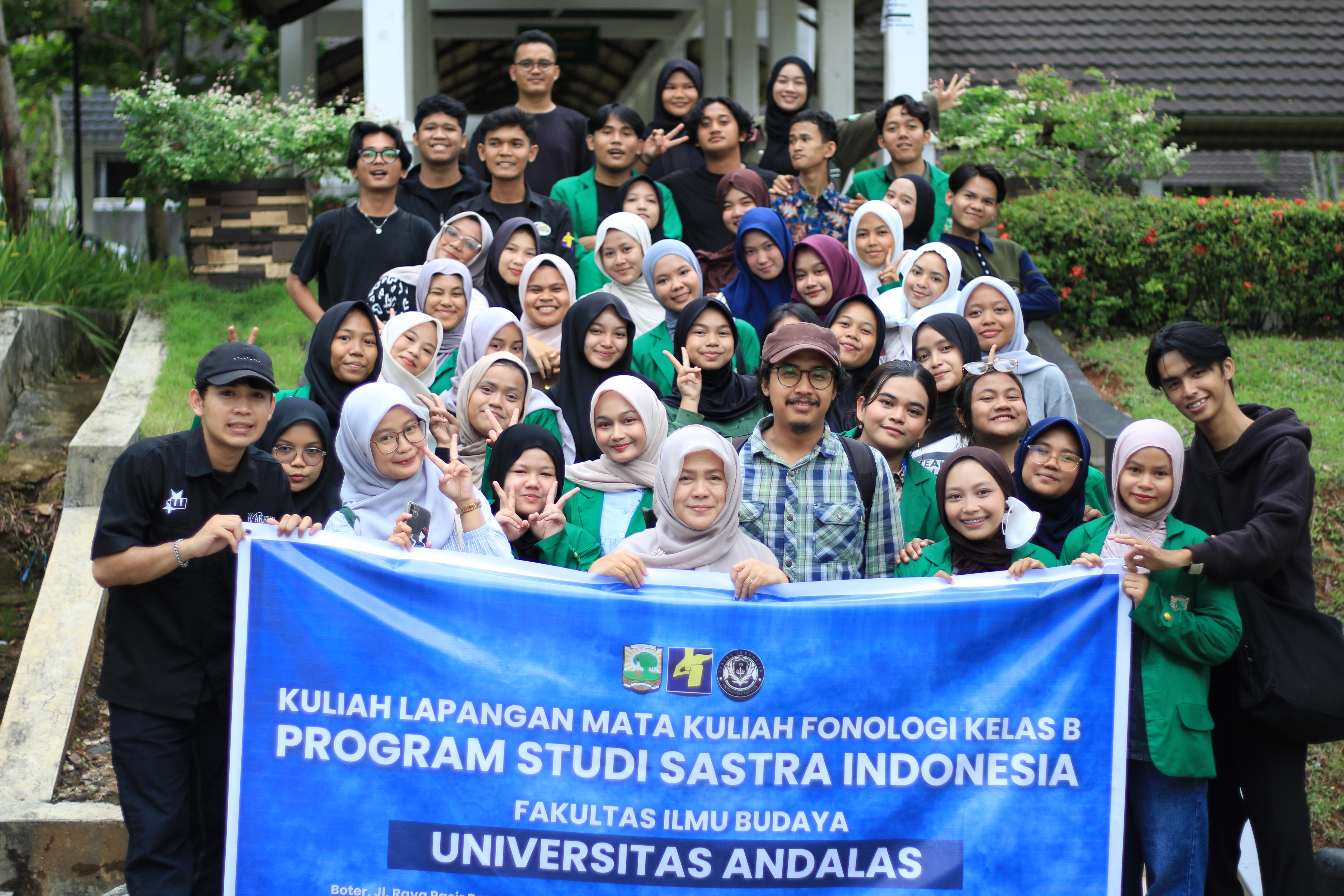 Belajar Fonologi Langsung di Lapangan, Mahasiswa FIB Unand Teliti Variasi Bunyi Bahasa di Riau